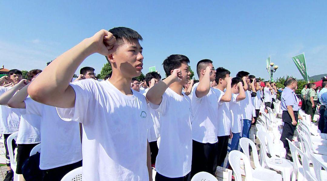 兵役登記證上大學(xué)一定要嗎？詳解兵役登記與大學(xué)入學(xué)要求，關(guān)于兵役登記證與大學(xué)入學(xué)要求的詳解，是否上大學(xué)必須持有兵役登記證？