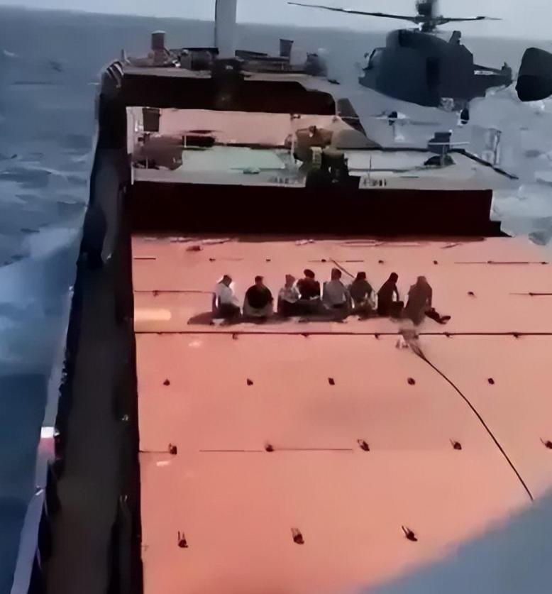 俄羅斯向美軍艦開火，事件背景與SEO解讀，俄羅斯對美軍艦開火事件背景解析與SEO視角解讀