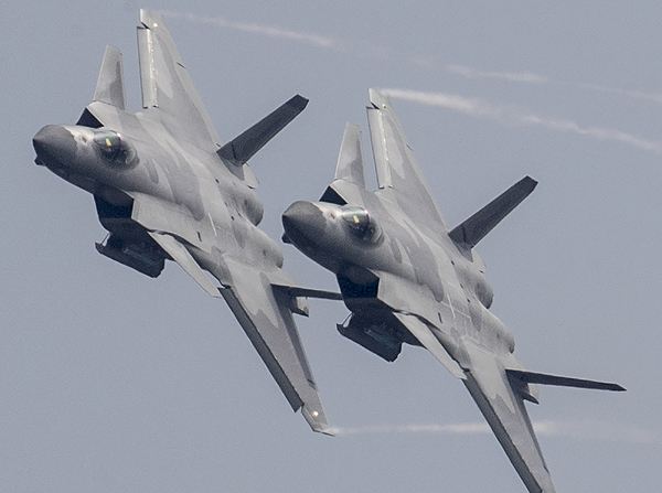 軍事震撼，20架轟炸機(jī)傾瀉240枚導(dǎo)彈的力量展示，軍事震撼，20架轟炸機(jī)傾瀉導(dǎo)彈力量展示日