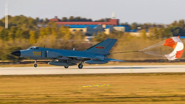 關(guān)于2022年殲-7還有多少架的探討，探討，殲-7戰(zhàn)機(jī)在2022年的數(shù)量概況