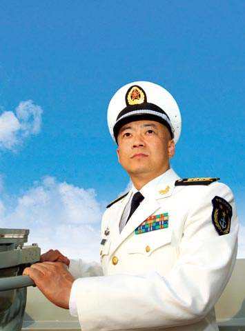 遼寧艦現(xiàn)任艦長——中國海軍力量的新標(biāo)桿，遼寧艦現(xiàn)任艦長，中國海軍力量的新典范