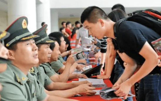 本科畢業(yè)大學生當兵政策2021，機遇與挑戰(zhàn)并存，本科畢業(yè)大學生當兵政策2021，機遇與挑戰(zhàn)并存解析