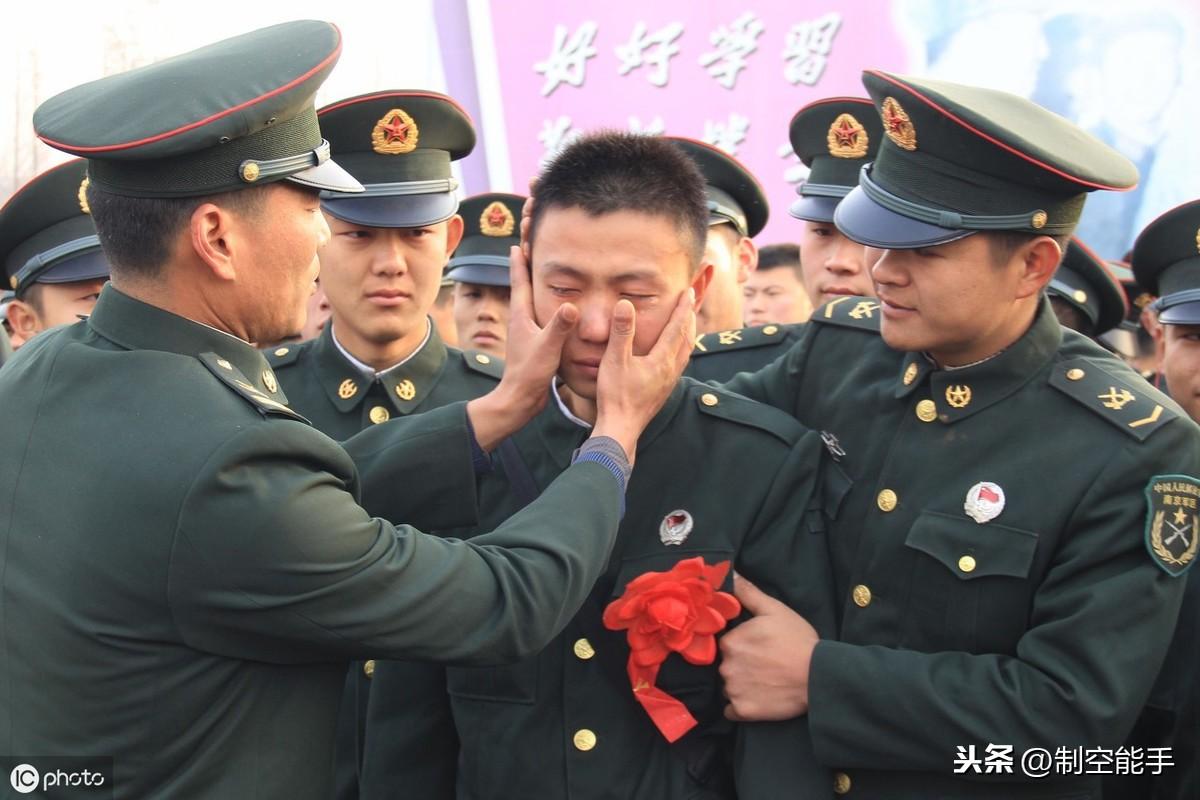空軍義務(wù)兵在軍隊(duì)中的職責(zé)與角色，探尋空軍義務(wù)兵的主要任務(wù)，空軍義務(wù)兵職責(zé)與角色探究，主要任務(wù)解析