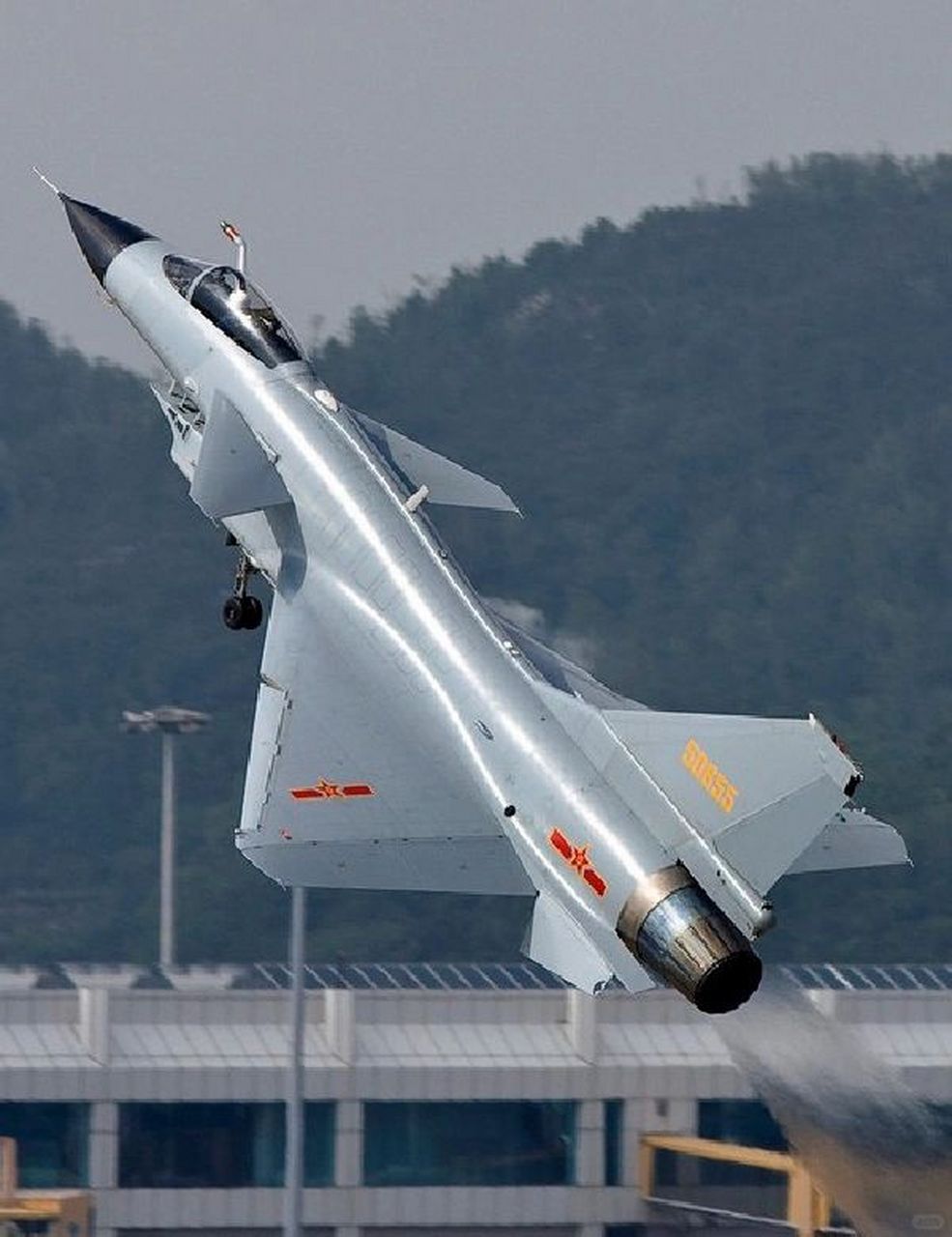 殲-10戰(zhàn)斗機(jī)是幾代機(jī)？全面解析中國空軍的主力戰(zhàn)機(jī)，中國空軍主力戰(zhàn)機(jī)殲-10戰(zhàn)斗機(jī)的全面解析，幾代機(jī)？