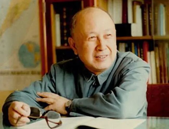 錢學(xué)森資料簡介，中國航天之父的傳奇人生，中國航天之父錢學(xué)森，傳奇人生的簡介