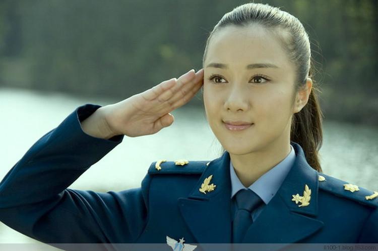 最美女兵軍禮，榮耀與責(zé)任并存，最美女兵軍禮，榮耀與責(zé)任的交響