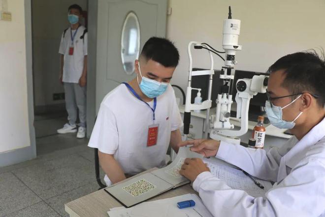 征兵體檢不去是否算自動(dòng)放棄？解讀相關(guān)政策和注意事項(xiàng)，解讀征兵體檢政策，不參加體檢是否視為自動(dòng)放棄？注意事項(xiàng)詳解