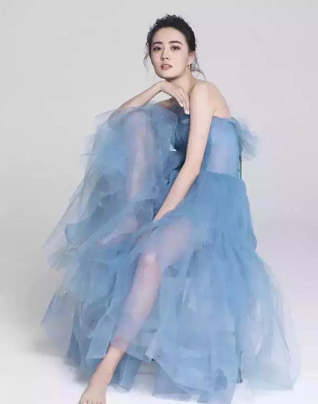 探究90后女明星的世界，璀璨星辰的她們都有哪些獨(dú)特魅力？，璀璨星辰下的90后女明星，獨(dú)特魅力大揭秘！