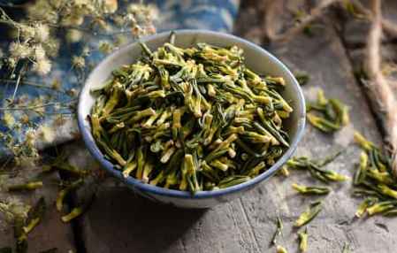 蓮子心泡水喝的功效與禁忌，蓮子心泡水喝的功效及禁忌解析