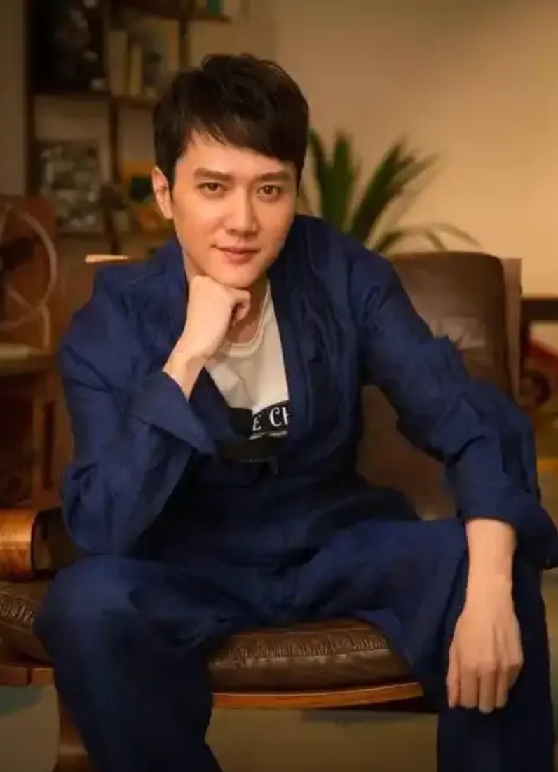 馮紹峰前女友，揭秘過往情感歷程與現(xiàn)今生活軌跡，馮紹峰前女友揭秘，情感歷程與現(xiàn)今生活軌跡探秘